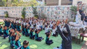 आंतरराष्ट्रीय योग दिनानिमित्त श्री संत ज्ञानेश्वर विद्यालयाच्या प्राथमिक विभागात ‘स्माईल योग’ उपक्रम