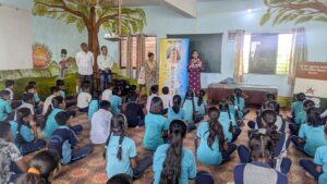 हेल्थ अँड वेल्थ समितीच्या पुढाकारातून श्री संत ज्ञानेश्वर विद्यालयात आंतरराष्ट्रीय योग दिनानिमित्त सहजयोग ध्यान कार्यक्रम