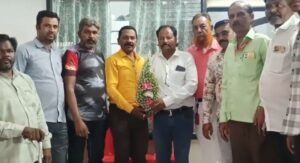 मराठी पत्रकार संघाच्या जिल्हा अध्यक्ष पदी निवड झाल्याने संतोष शेलोडे यांचा सत्कार