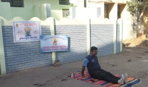 लिटिल फ्लॉवर्स इंग्लिश मीडियम स्कूलमध्ये जागतिक योग दिन उत्साहात साजरा