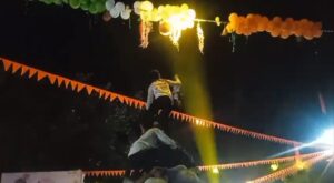 अंतुर्लीत दहीहंडीचा थरार! चार थरांची मानवी मनोरा रचत गोविंदा पथकाने फोडली दहीहंडी